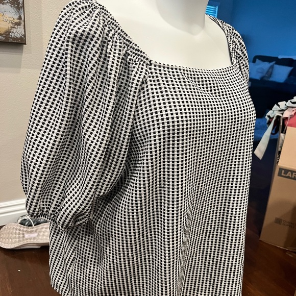 Dress up or wear it casually!  Worn a few times - Picture 1 of 3